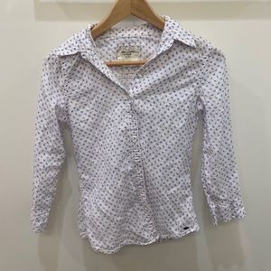 Abercrombie & Fitch blue floral button up shirt